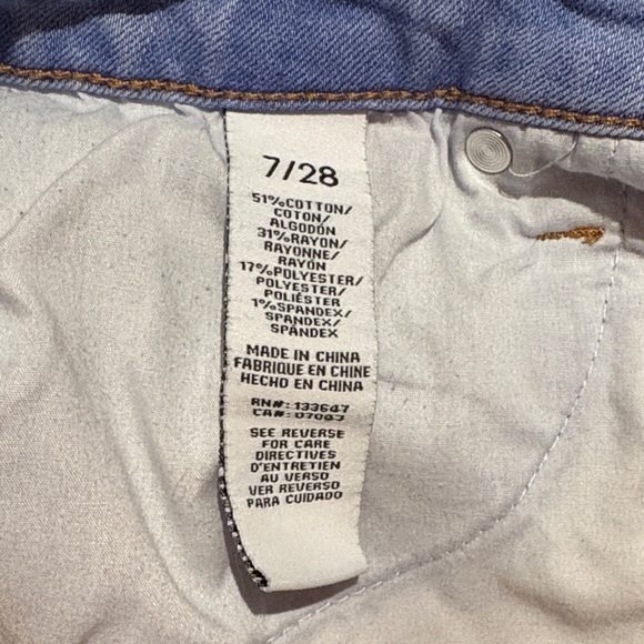 Celebrity Pink The Honey Light Wash Denim Shorts Size 7/28 - Picture 4 of 4